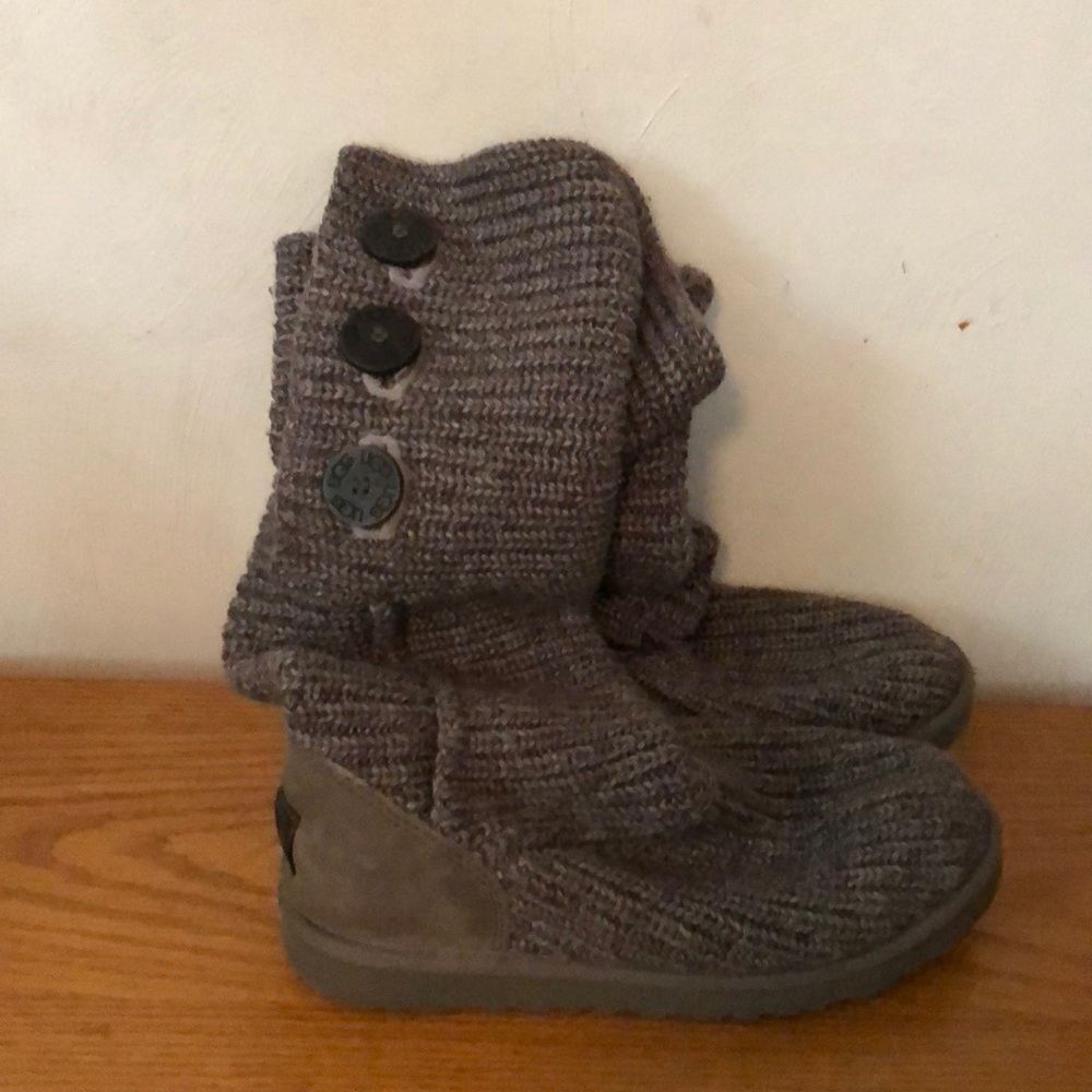 Grey knit UGGS BOOTS